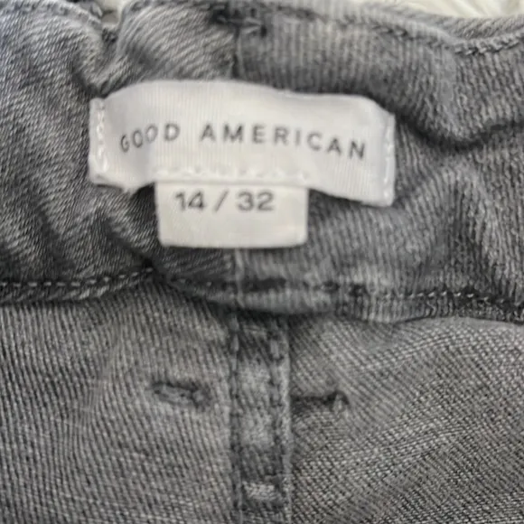 🔹 Good American Jeans