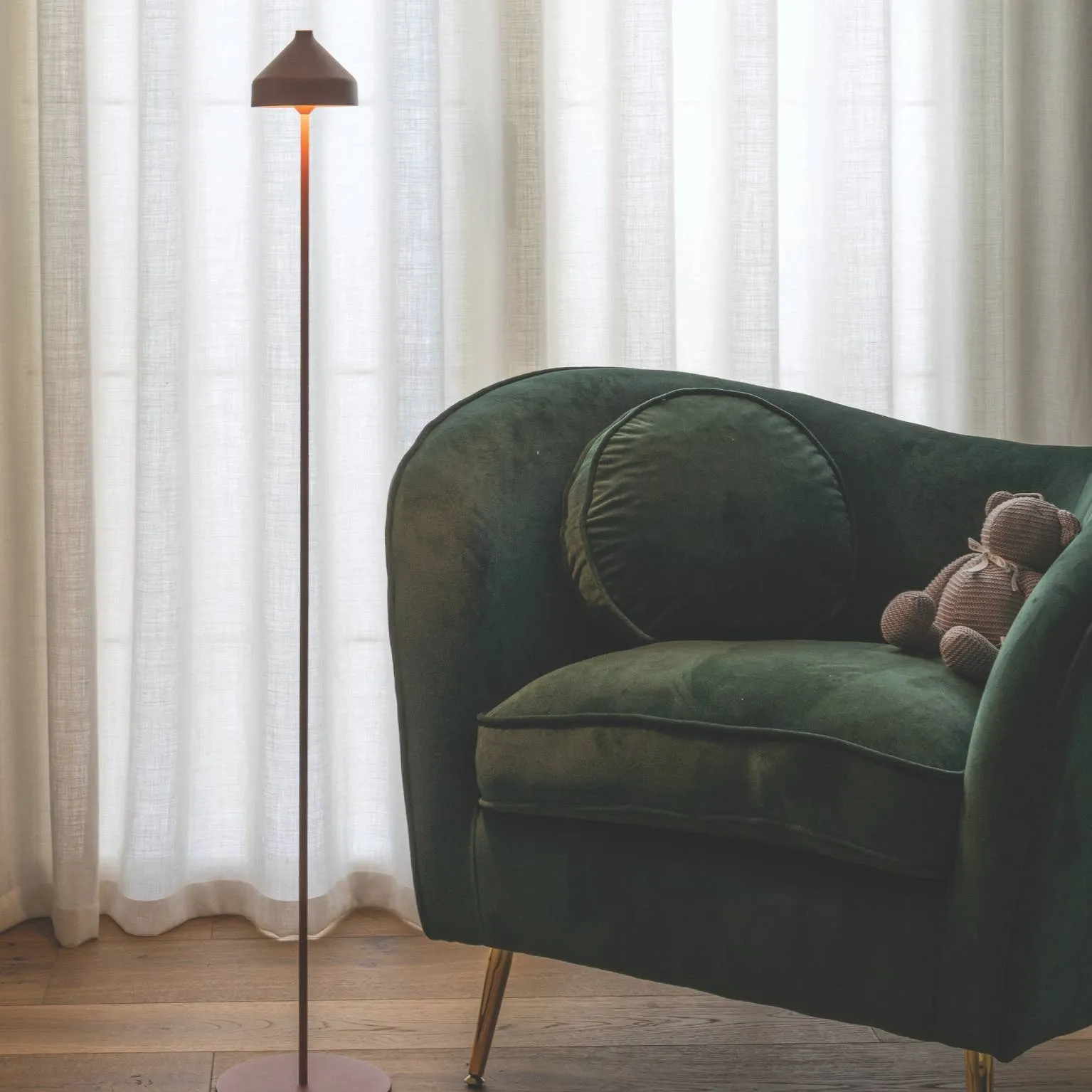 Amelie Pro Floor Lamp in Black