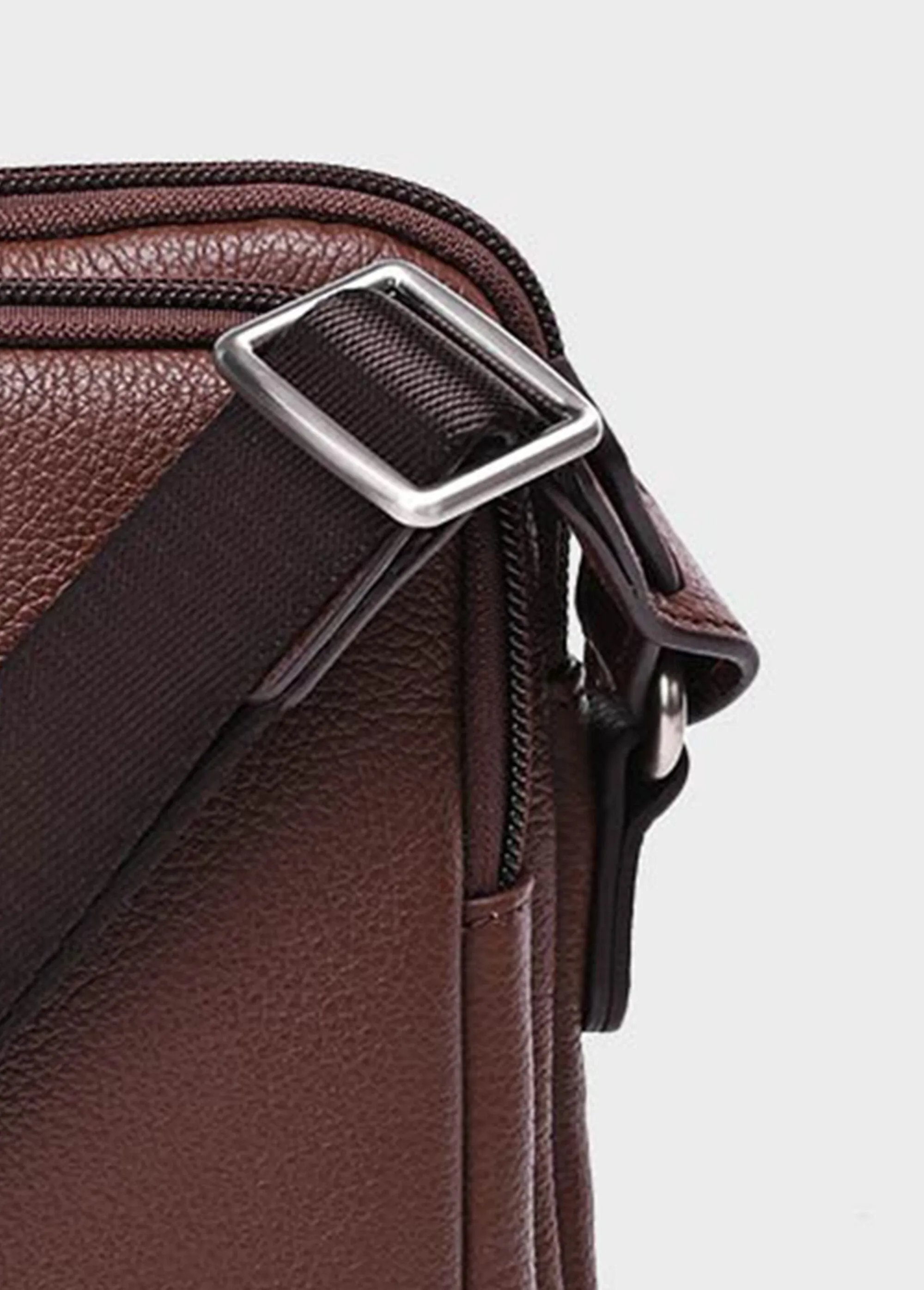 Elegant multi-pocket leather bag