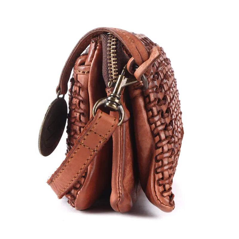Levi - The Small Sling bag