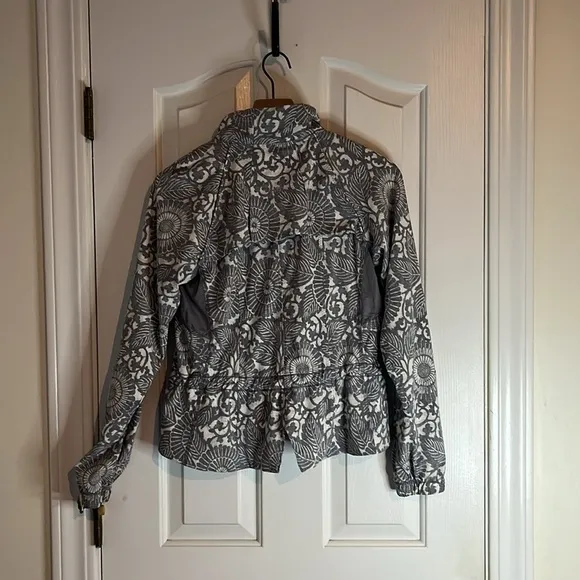 Lululemon | Travel To Track Jacket Beachy Floral White Fossil Athleisure Size 4