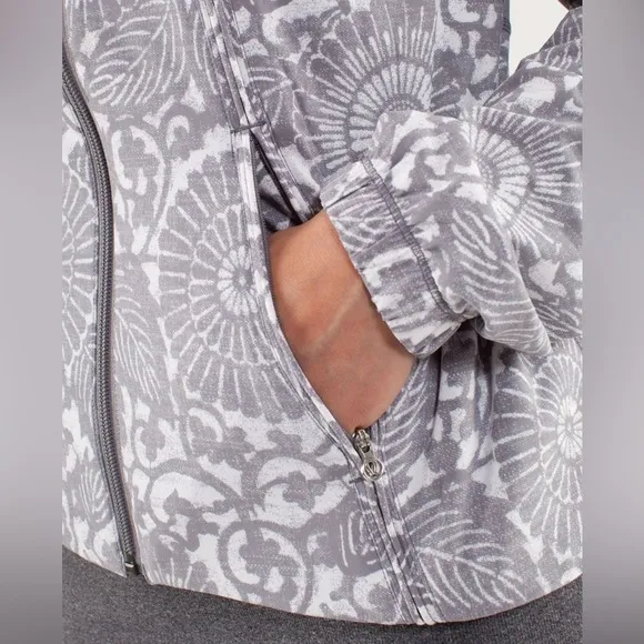 Lululemon | Travel To Track Jacket Beachy Floral White Fossil Athleisure Size 4