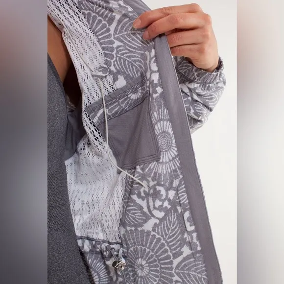 Lululemon | Travel To Track Jacket Beachy Floral White Fossil Athleisure Size 4