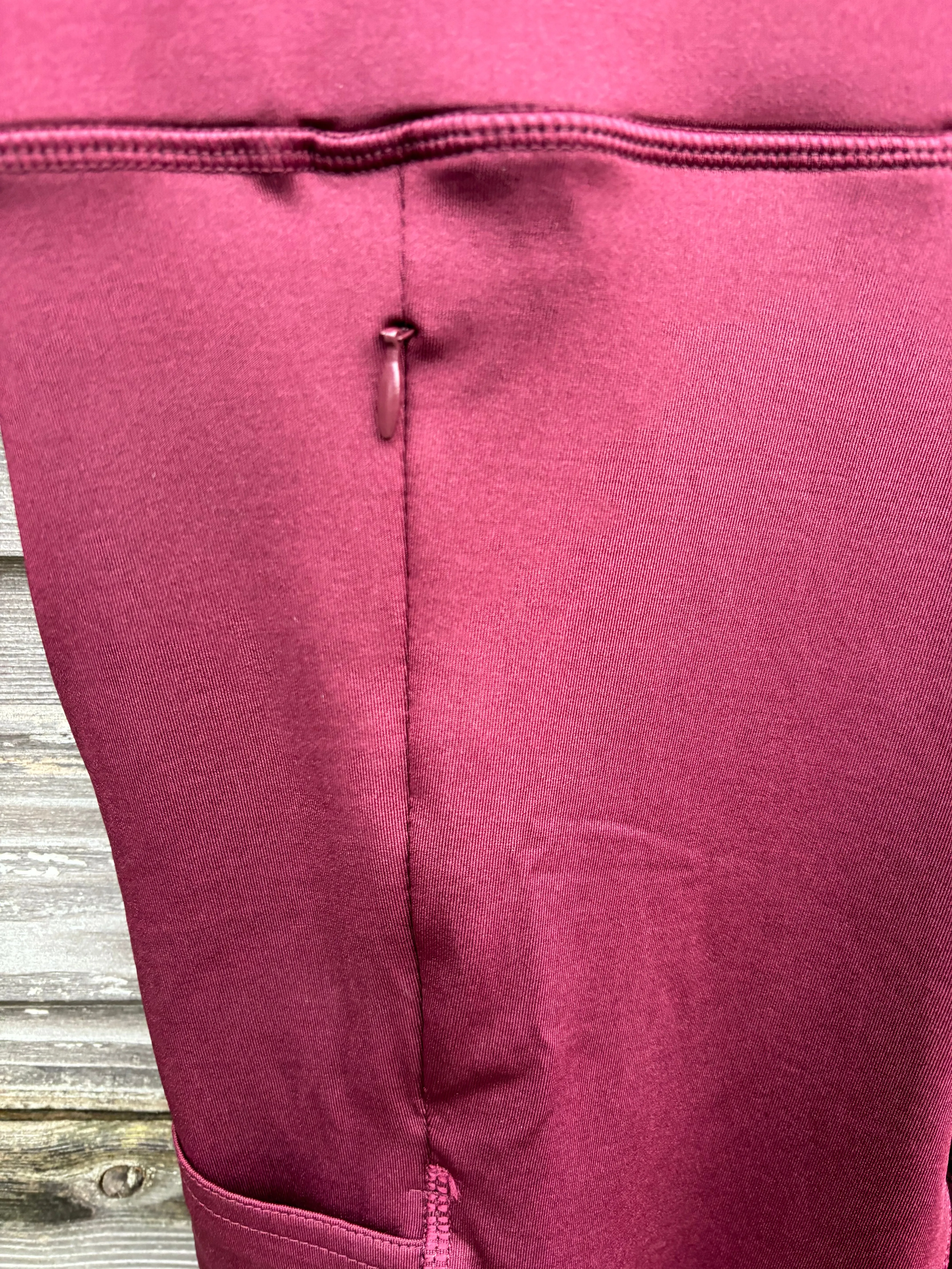 New John Whittaker burgundy riding tights with fill sticky seat ❣️