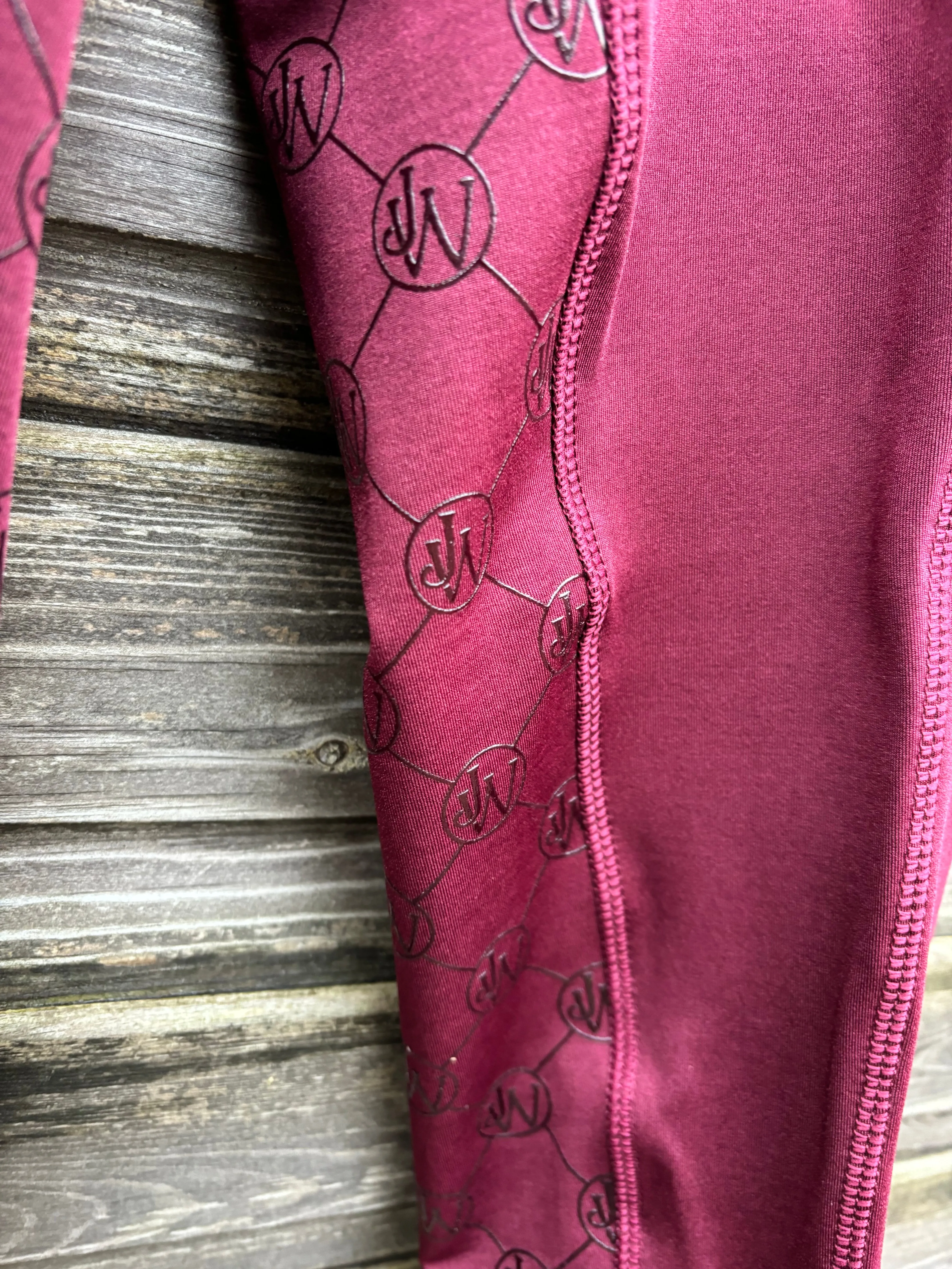 New John Whittaker burgundy riding tights with fill sticky seat ❣️