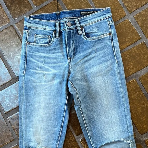 NWT Blank NYC The Bond Midrise Distressed Skinny Jean in Delaytionship
