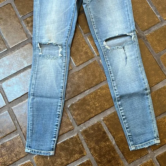 NWT Blank NYC The Bond Midrise Distressed Skinny Jean in Delaytionship