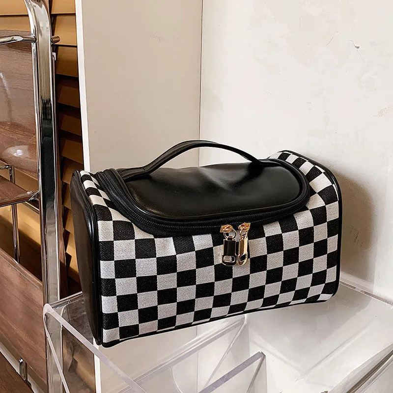 Portable And Simple Fashionable Capacity Solid Cosmetic Bags