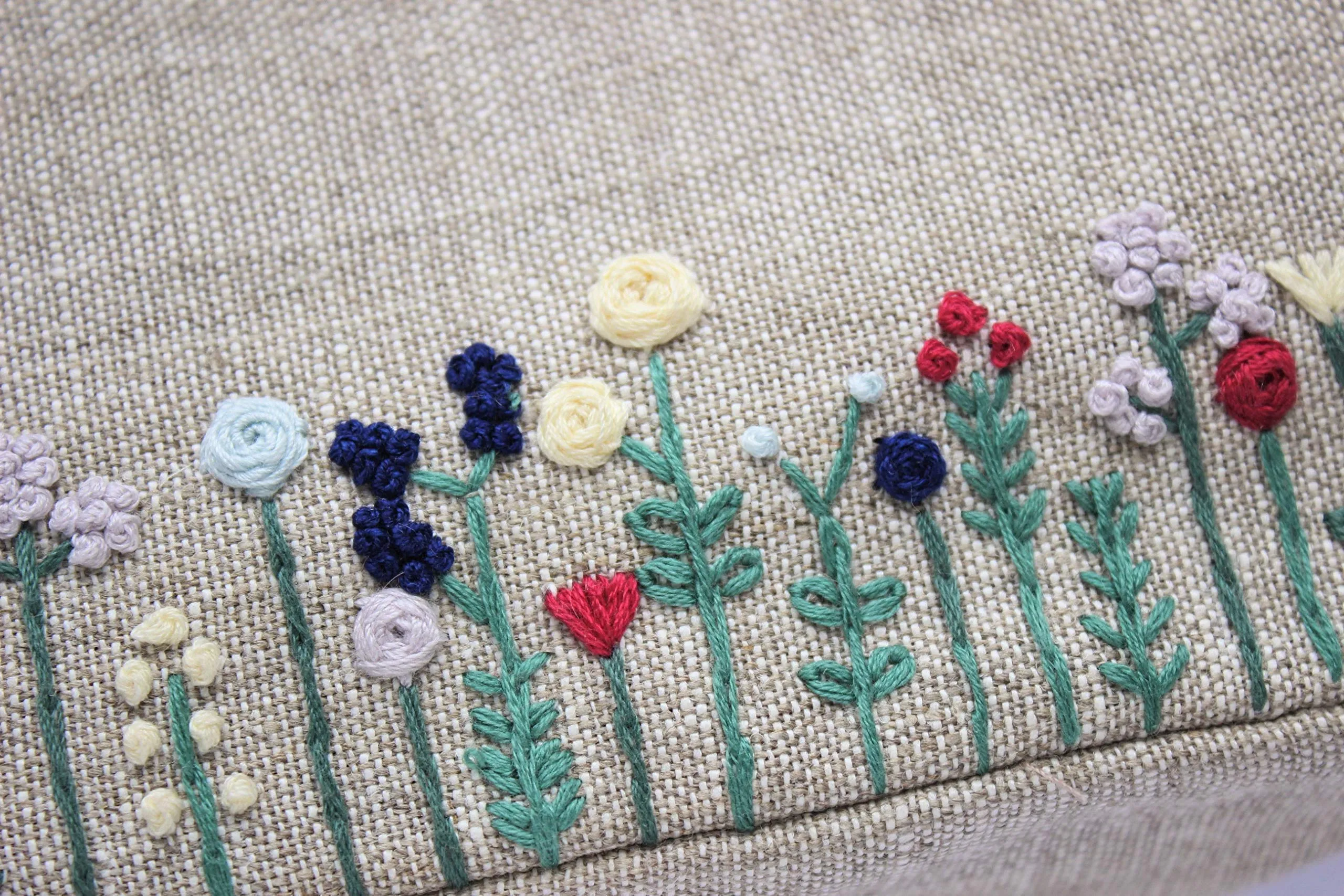 Small embroidered cosmetic bag Flowers embroidery makeup bag for women Floral makeup zipper pouch for bridesmaids