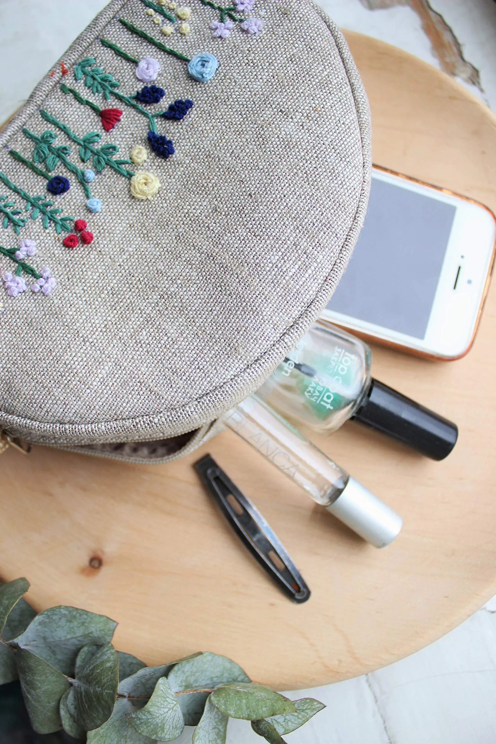 Small embroidered cosmetic bag Flowers embroidery makeup bag for women Floral makeup zipper pouch for bridesmaids