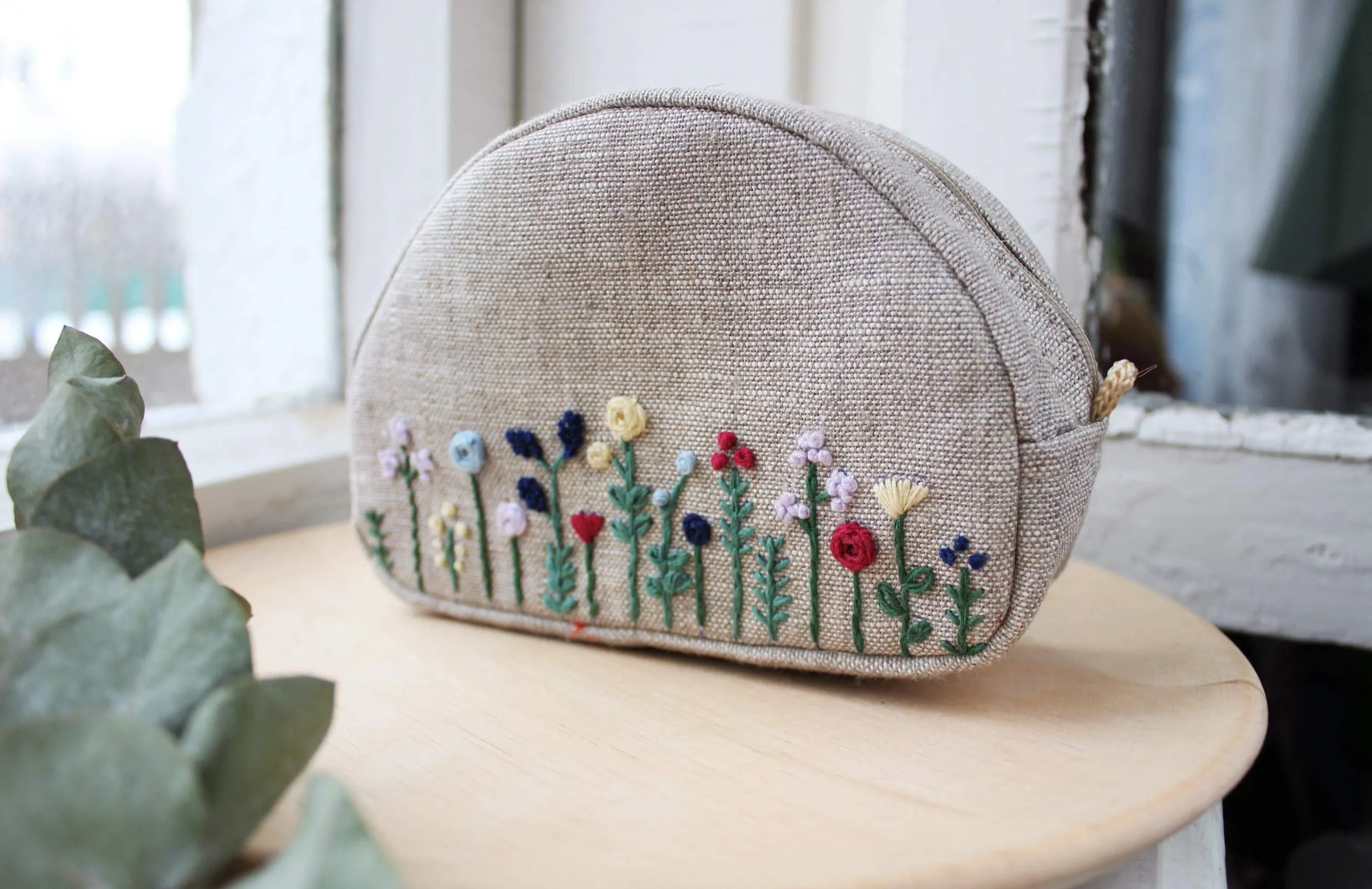 Small embroidered cosmetic bag Flowers embroidery makeup bag for women Floral makeup zipper pouch for bridesmaids