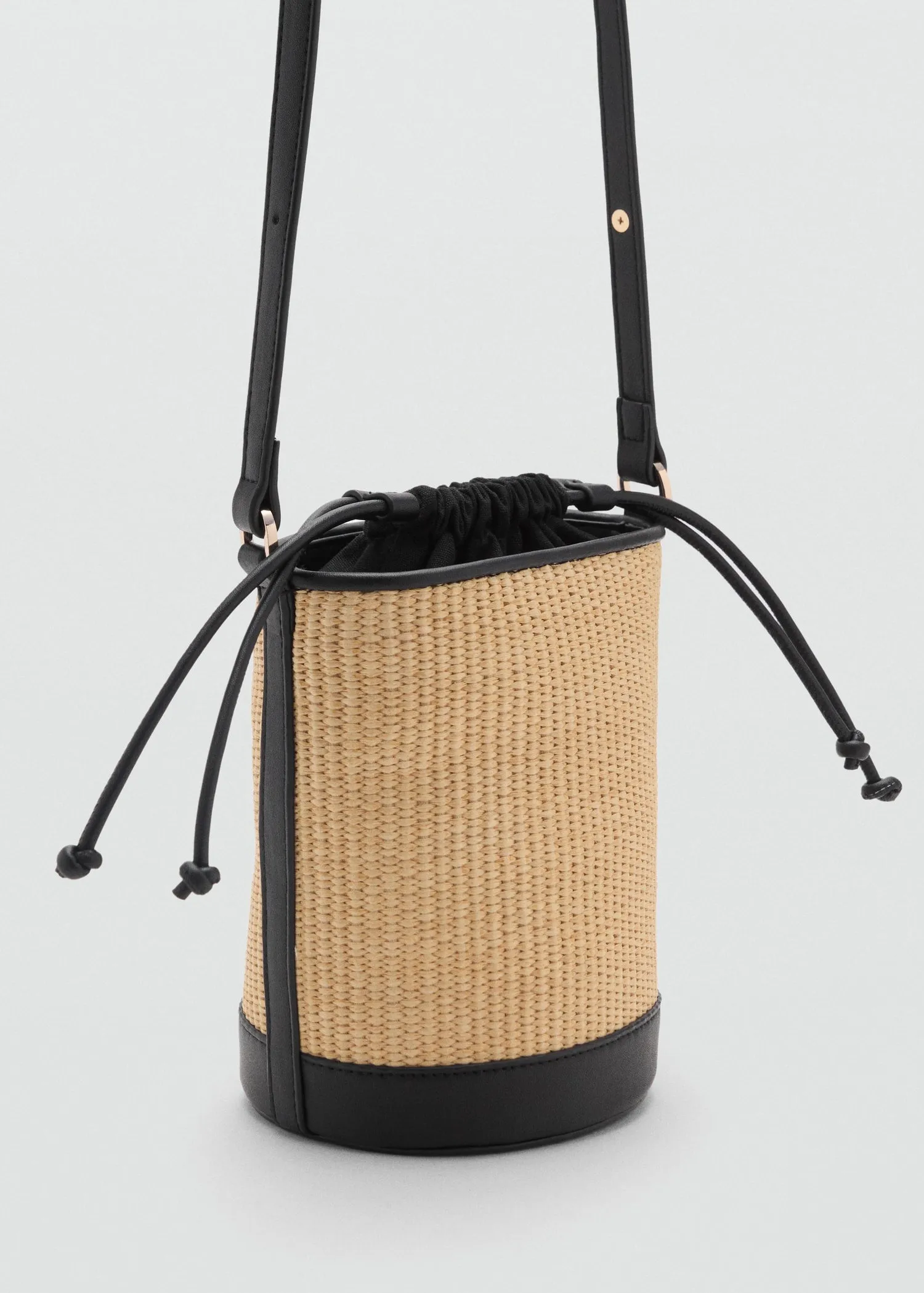 Small raffia-effect bucket bag