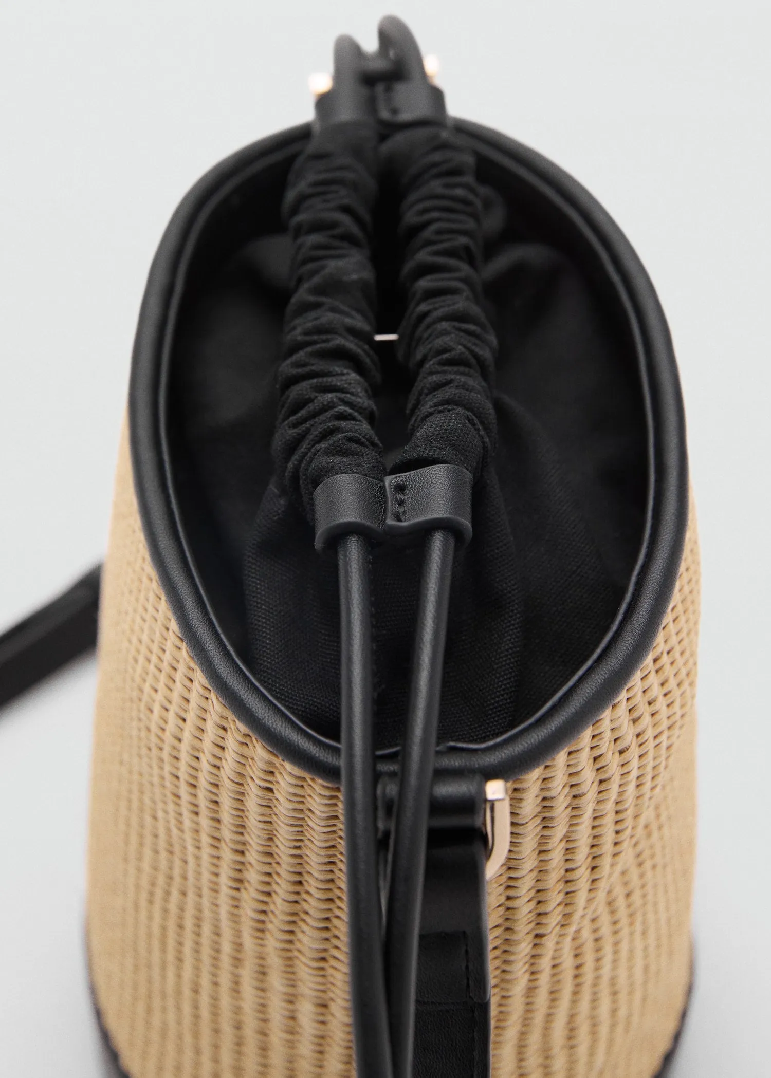 Small raffia-effect bucket bag